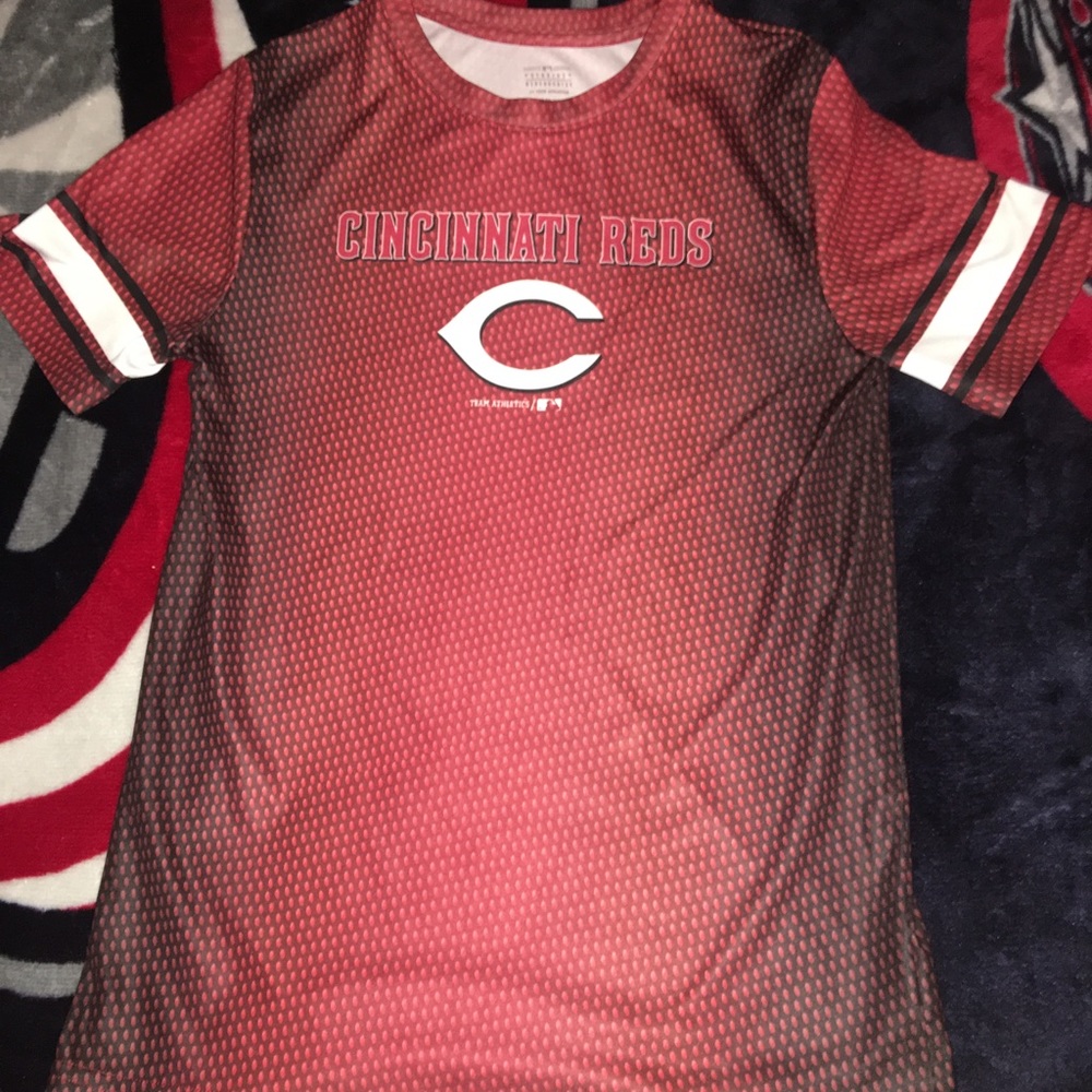 Cincinnati Reds youth medium 8-10 Team t-shirt NEW